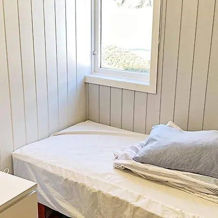 7 Person In Bokn-by Traum