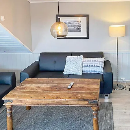 7 Person In Bokn-by Traum *