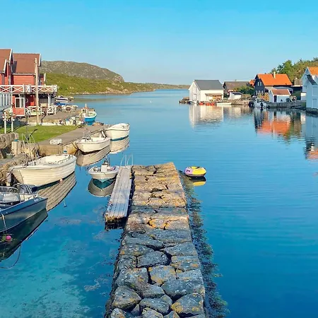 7 Person In Bokn-by Traum